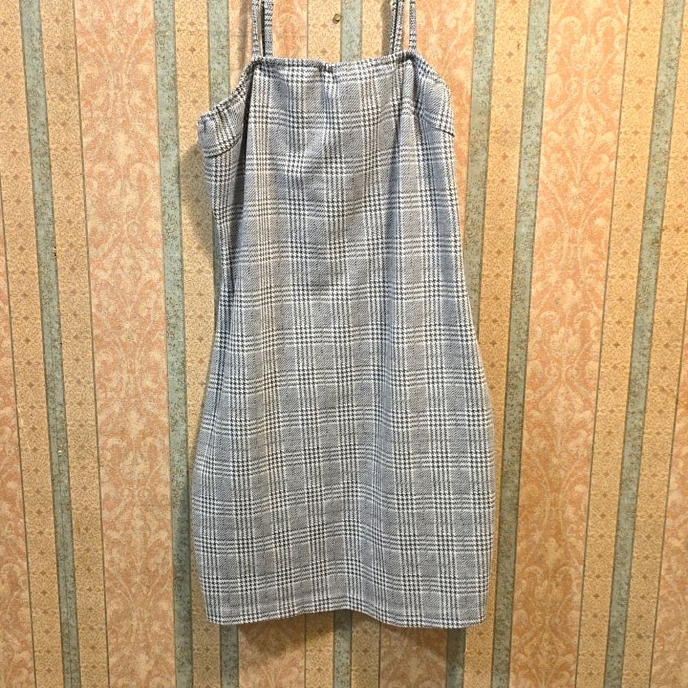 Lovely dress. Barely Used